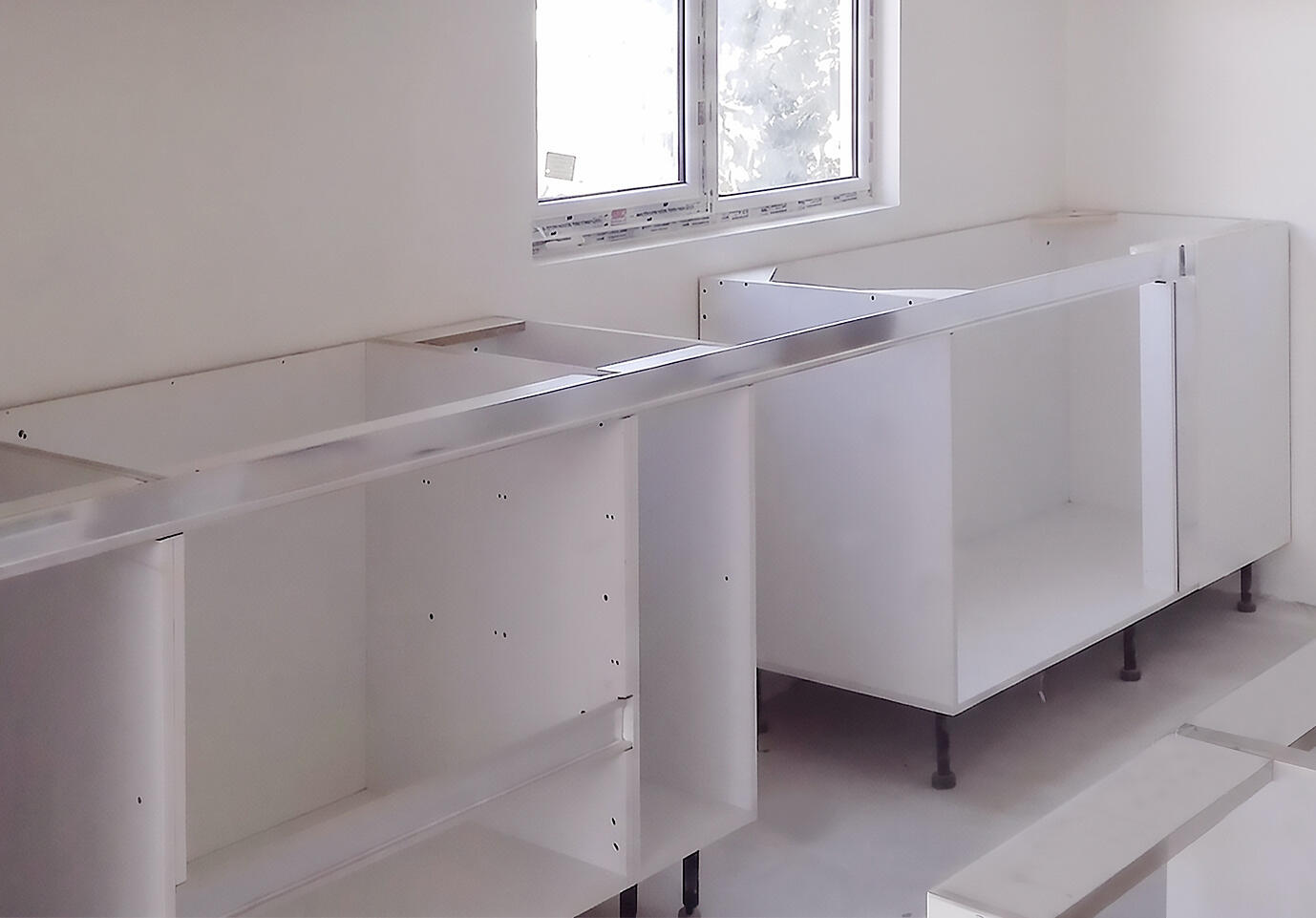 KITCHEN CABINET INSTALLATION